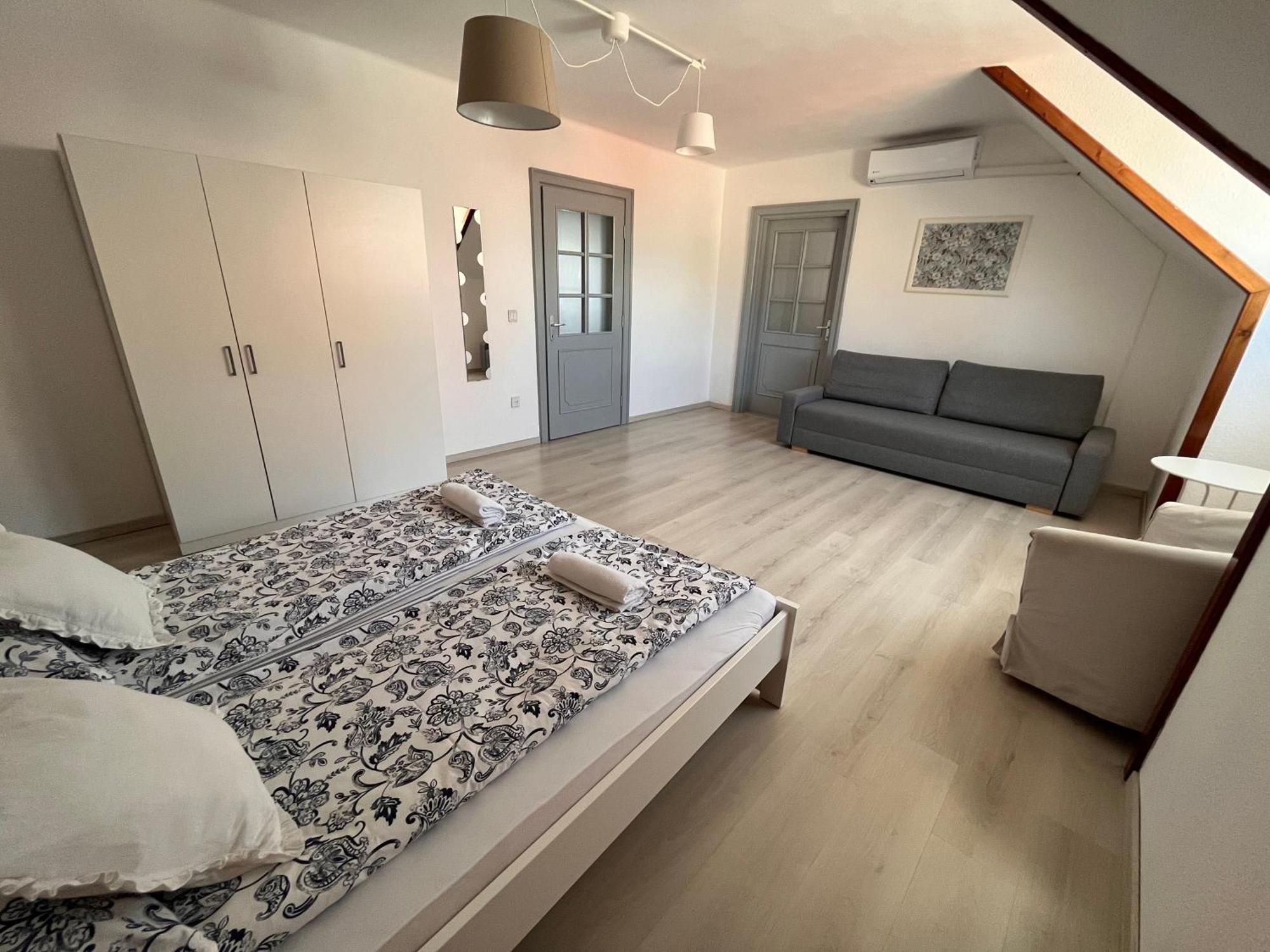 Pacsirta Apartman Grand Eger Exterior photo